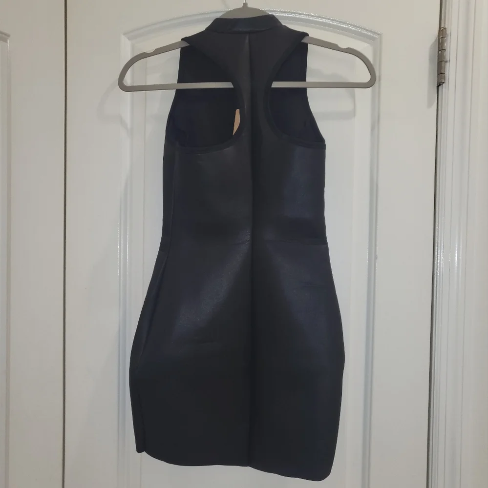 NWT SKIMS RUBBERIZED SCUBA SWIM MOCK NECK ZIP DRESS SIZE XXS